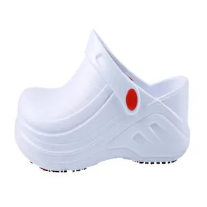 Seitenansicht der weißen rutschfesten EVA-Kochschuhe, wasser- und öldichtes Design.