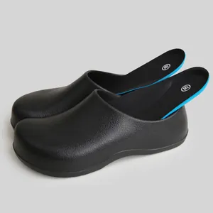 Vista detallada de zapatos de trabajo EVA antideslizantes con plantillas azules