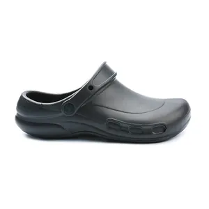 Seitenansicht professioneller schwarzer rutschfester wasserfester Koch- und Klinikschuhe.
