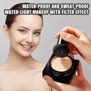 Primer plano detallado del aplicador de esponja de hongo y base de maquillaje cushion