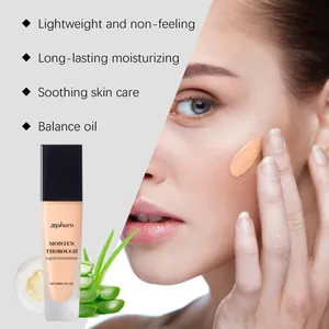 Modella che applica il fondotinta idratante leggero Zephoco per un tono di pelle naturale
