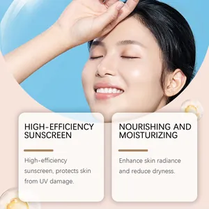Mujer asiática sonriendo, mostrando los beneficios de la crema BB solar hidratante.
