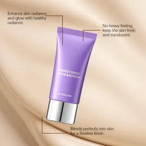 Detalle del tubo de BB cream con suero hidratante púrpura para un acabado de piel perfecto