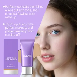 Primer plano de la BB Cream de suero hidratante natural para una base de maquillaje impecable.