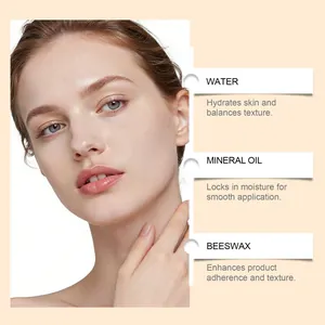 Primer plano del rostro que muestra la textura del corrector y beneficios de ingredientes