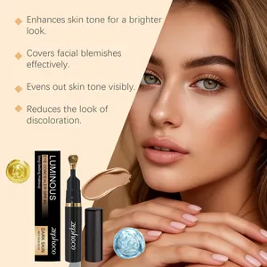 Κοντινό πλάνο φωτεινού concealer ματιών για σκούρες επιδερμίδες με αποτέλεσμα