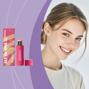Primer plano del stick de maquillaje zephoco con modelo mostrando un acabado natural