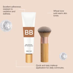 Detalle de crema hidratante BB SPF 30 y brocha para una aplicación rápida diaria