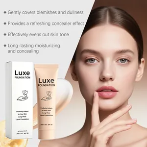 Λεπτομέρεια του υγρού makeup Luxe μακράς διάρκειας με SPF 50 σε φυσικό χρώμα και κουτί.