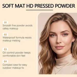 Primer plano que muestra el acabado mate del polvo compacto HD en una modelo profesional