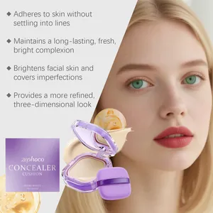 Modella professionale che mostra il cushion correttore opaco avorio di zephoco per un look perfetto
