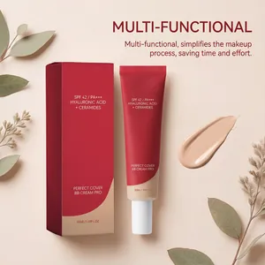 Detalle de primer plano de la crema BB hidratante en tono natural con protección SPF 42