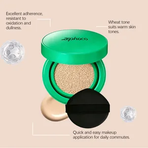 Dettaglio del fondotinta cushion Zephoco con piumino e texture in crema vellutata
