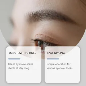 Vista macro que muestra el efecto de peinado de cejas naturales con una definición clara y nítida