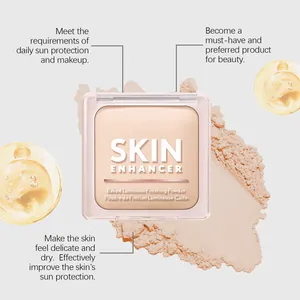 Gros plan sur la poudre de finition lumineuse cuite Skin Enhancer, texture fine.