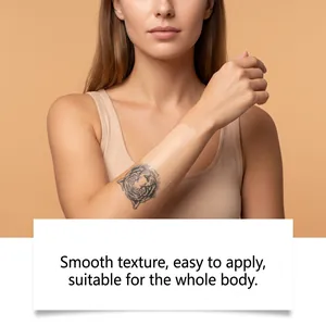 Correttore per il corpo ad alta coprenza che mostra la texture coprendo un tatuaggio