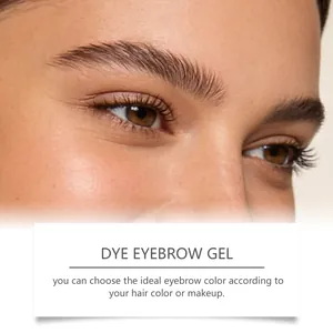 Vista detallada de cejas pobladas naturales tras aplicar gel fijador con color
