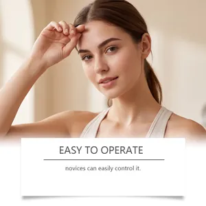 Primer plano del rostro de la modelo que muestra el maquillaje de cejas resistente al sudor