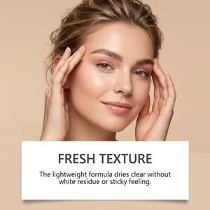Nahaufnahme natürlich gestylter Augenbrauen mit klarem, leichtem Gel für einen frischen Look.