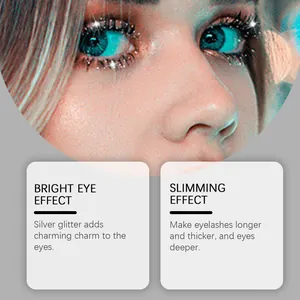 Detailopname van zilveren glittermascara op wimpers die een helder oogmake-upeffect laat zien.