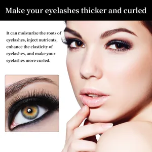 Nahaufnahme dickerer und natürlich geschwungener Wimpern nach der Anwendung des Serums