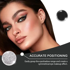 Détail de l'outil de maquillage réutilisable pour un positionnement précis de l'ombre