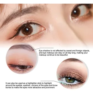 Nahaufnahme des wasserfesten Lidschattenstifts mit feinem Glitzer- und Highlighter-Finish.