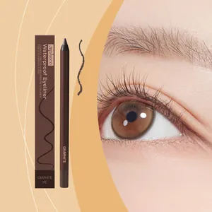 Vue détaillée de l'eyeliner imperméable graphite ZEPHOCO avec un maquillage naturel des yeux
