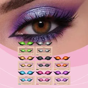 Primo piano di patch per ombretto e ciglia in otto colori per un trucco occhi veloce.