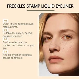 Primer plano de maquillaje con pecas naturales usando delineador líquido marrón oscuro