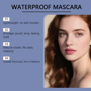 Nahaufnahme eines professionellen Models mit natürlich langen Wimpern durch schwarze Mascara