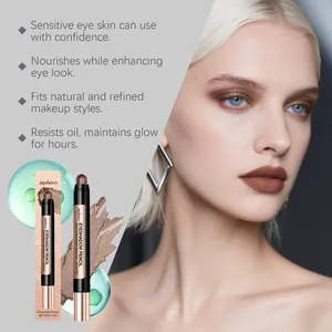 Crayon à paupières nacré marron champagne avec maquillage professionnel détaillé sur modèle
