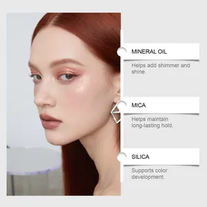Vista dettagliata dell'ombretto in stick con effetti shimmer e ingredienti principali