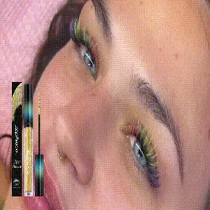 Sparkling golden glitter mascara for stage and party eye makeup with long-lasting effect