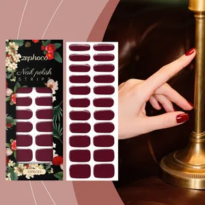 Donkerrode waterdichte nagellakstrips voor een glanzend 3D-manicure-effect.