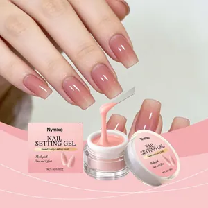 Primer plano del gel para uñas rosa carne Nymixa que muestra textura suave y uñas cuidadas