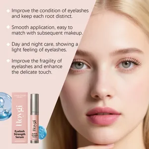 Nahaufnahme von Hoygi Wimpernserum Verpackung und Model mit langen geschwungenen Wimpern
