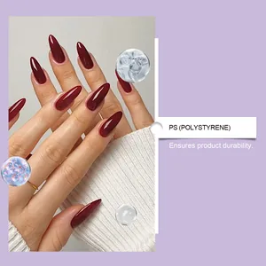 Primer plano de uñas rojas que destaca los detalles del material poliestireno.