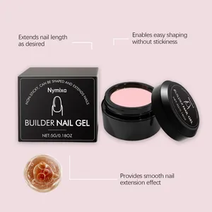 Primer plano de gel constructor rosa Nymixa con empaque y detalle de textura suave