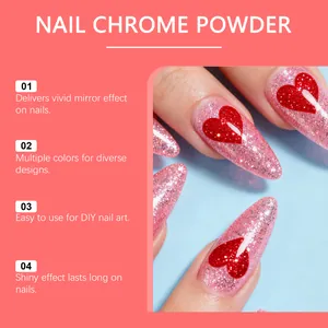 Gros plan d'une poudre à ongles chromée rose avec des motifs de cœur rouge vif.