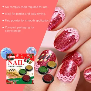 Détail macro montrant la poudre pour ongles effet miroir Nymixa avec trois couleurs
