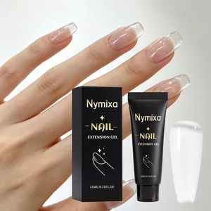 Detalle del gel de extensión de uñas Nymixa con acabado de purpurina y muestra de blanco.