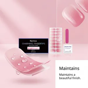 Vista detallada del set de pegatinas de uñas de gel rosa Nymixa con acabado brillante.