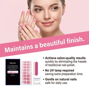 Primer plano de tiras de uñas rosas con kit de herramientas y resultado.