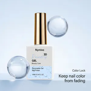 Detalle del esmalte de uñas en gel Nymixa 3D con accesorios de burbujas de agua
