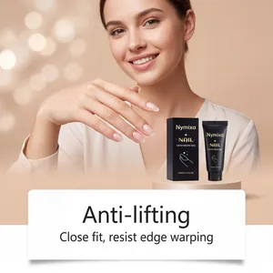 Detalle del gel de extensión de uñas Nymixa con efecto anti-levantamiento modelo