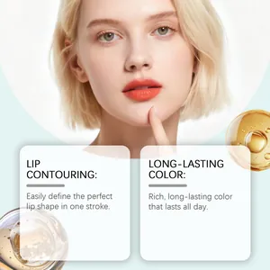 Primer plano de lápiz labial mate rojo anaranjado que muestra contorno y color duradero