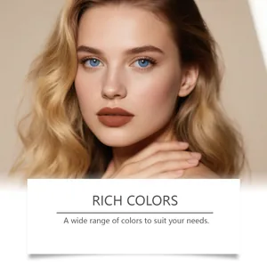 Gros plan d'un rouge à lèvres mat sur un modèle montrant une pigmentation intense.
