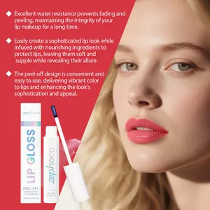 Details zu leuchtend pinkem Peel-off-Lipgloss mit pflegenden Inhaltsstoffen auf Lippen.