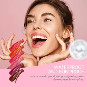 Waterbestendige matte liptint swatches op een glimlachend model voor langdurig effect.
